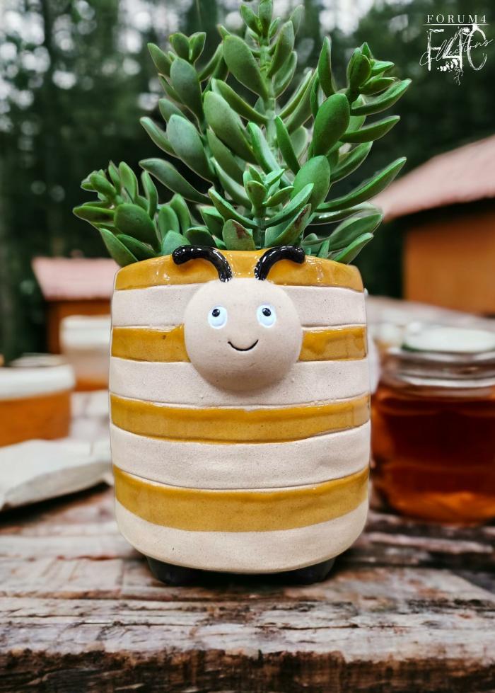 Buzzing Yellow Bee Planter  |  Bee Lovers Bee Lovers Bee Lovers