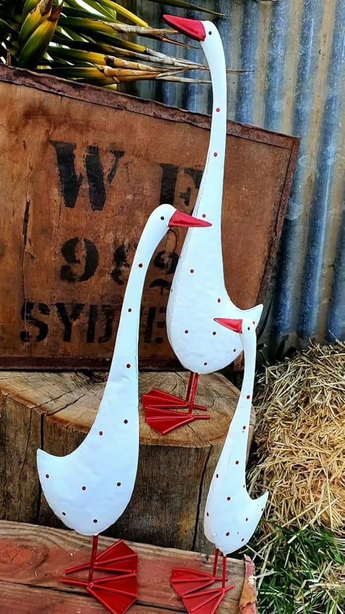 Family Of 3 White & Red Ducks  |  Metal Decor Garden Creatures Garden Creatures