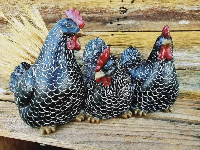 Farmyard Sitting Friends – Black  |  Chickens Chickens Chickens