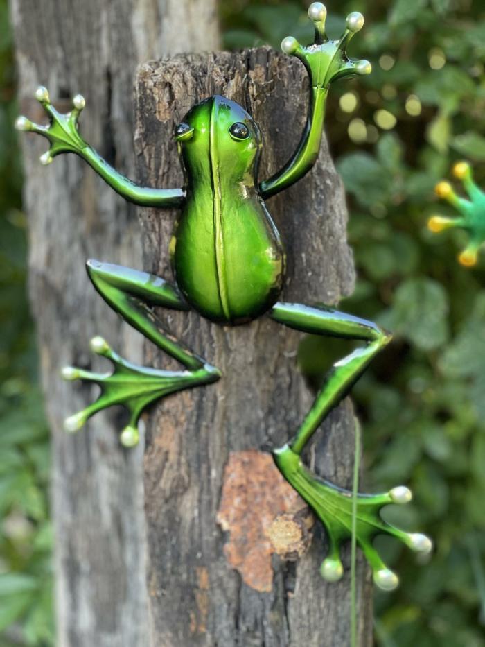 Green Climbing Frog  |  Outdoor Wall Art Garden Creatures Garden Creatures