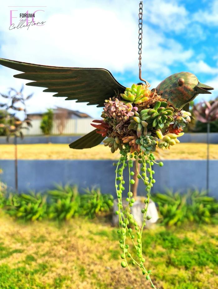 Hanging Metal Robin – Bronze & Green  |  Metal Decor Hanging Garden Accessories Hanging Garden Accessories