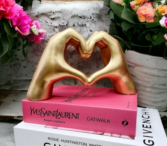 Lustre Gold Folding Heart Hands Decor  |  Accessories Accessories