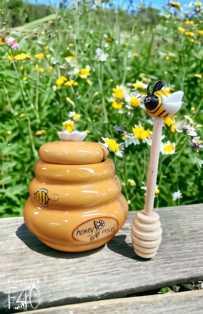 Mini Bee Hive Honey Pot With Dipper  |  Bee Lovers Outdoor Gardenwares Bee Lovers