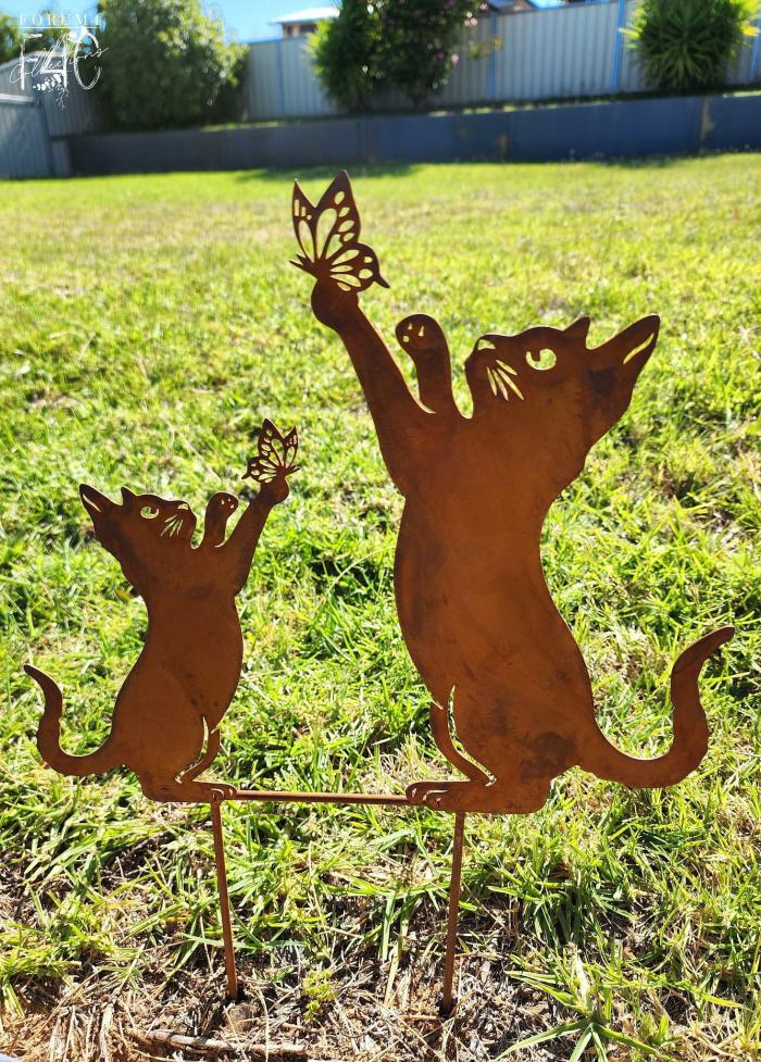 Rusty Cat With Kitten Garden Stake  |  Rusty Garden Items Garden Creatures Garden Creatures