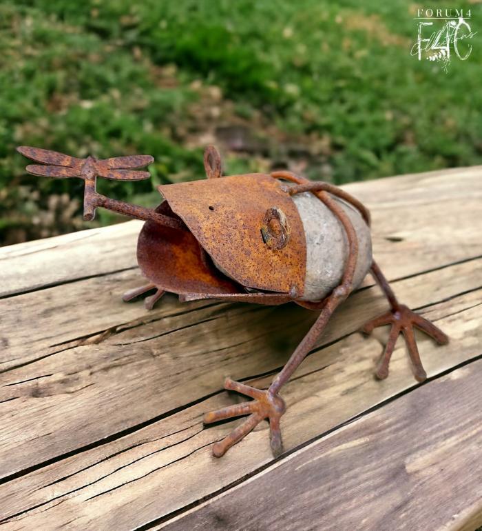 Rusty Rock Frog Catching Dragonfly  |  Garden Accessories Garden Accessories Garden Accessories