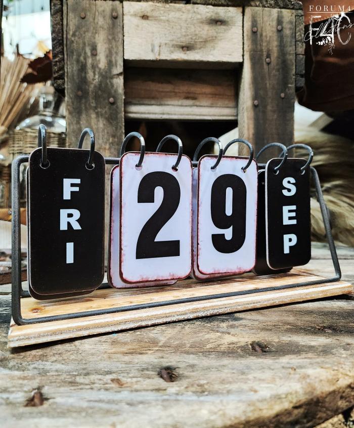 Vintage Style Table Top Calendar  |  Accessories Accessories Accessories