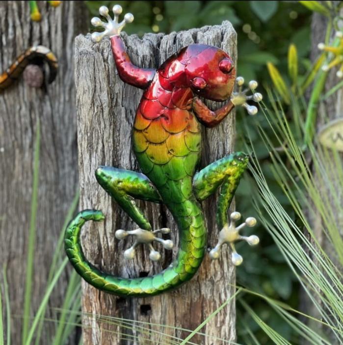 Cheeky Gecko Metal Wall Art  |  Metal Decor Garden Creatures Garden Creatures